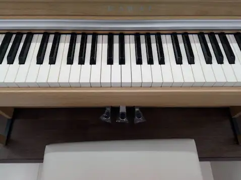 電子ピアノ正面